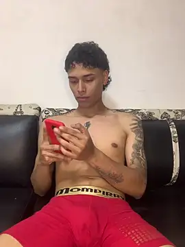 Snapshot of Frayhot777 chatting on March 18, 2026, 12:36 am Frayhot777 online show from March 18, 2026, 12:36 am