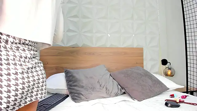 ValeryTrans  online show from November 27, 2025, 1:24 pm