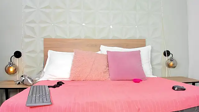 Snapshot of ValeryTrans_ chatting on February 19, 2026, 1:18 pm ValeryTrans online show from February 19, 2026, 1:18 pm