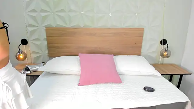 Snapshot of ValeryTrans_ chatting on February 21, 2026, 1:23 pm ValeryTrans online show from February 21, 2026, 1:23 pm