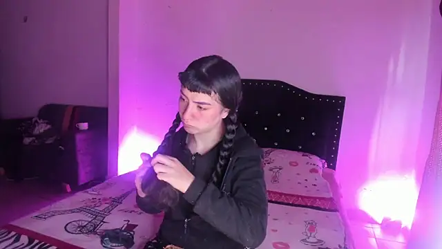 kitty  chs online show from November 29, 2025, 11:13 am