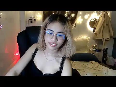 EllieYoon online show from October 16, 2025, 2:29 pm