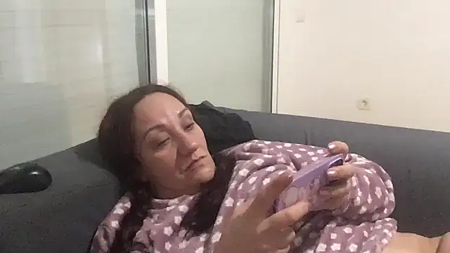 paula19800 online show from November 10, 2025, 12:26 pm