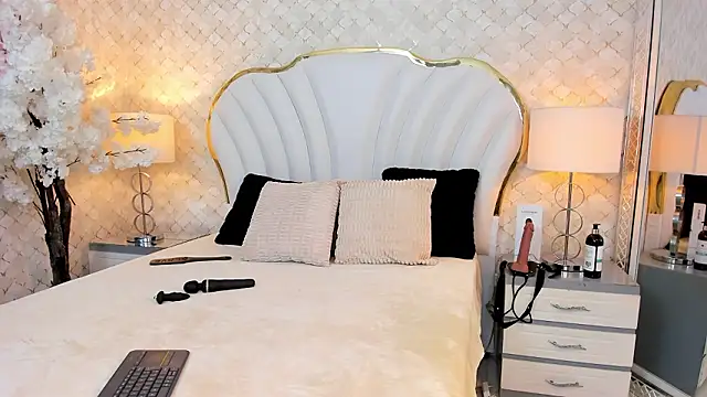 NaiaWhisper online show from February 10, 2026, 5:11 am