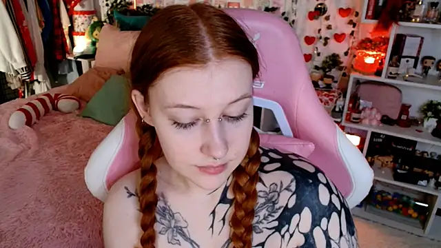 Ayla Hicks online show from April 15, 2026, 3:02 am