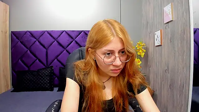 ChloeCampbell03 online show from October 17, 2025, 12:52 pm