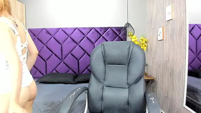 ChloeCampbell03 online show from December 2, 2025, 7:20 pm