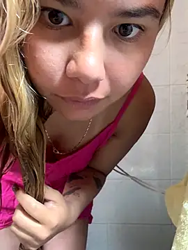 Snapshot of Violettt_hot chatting on October 6, 2025, 1:41 pm Violettt hot online show from October 6, 2025, 1:41 pm