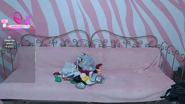 saabrina  online show from September 30, 2025, 1:38 pm