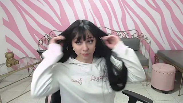 saabrina  online show from November 21, 2025, 1:10 pm