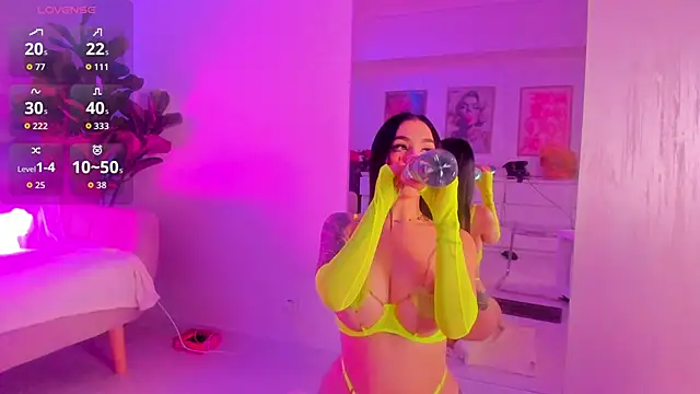 TiaBelle online show from November 9, 2025, 6:17 pm