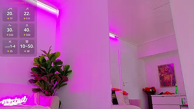 TiaBelle online show from November 18, 2025, 6:23 pm