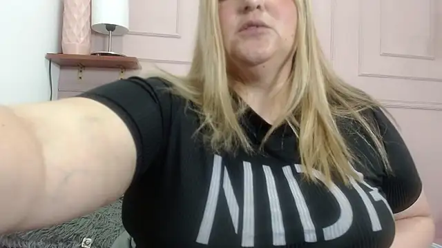 SweetRouse   online show from October 12, 2025, 2:10 am