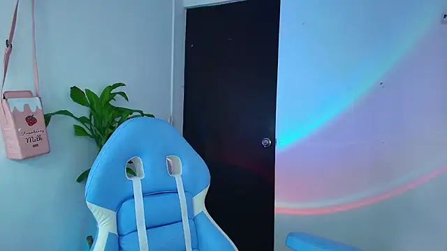 Hinata 21  online show from October 24, 2025, 5:09 pm