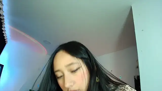 Hinata 21  online show from June 26, 2026, 8:24 pm