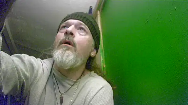 Snapshot of HippieDad333 chatting on December 13, 2025, 11:21 pm HippieDad333 online show from December 13, 2025, 11:21 pm