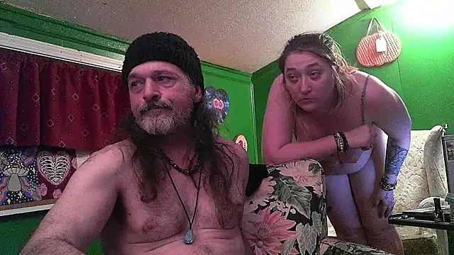 HippieDad333 online show from April 21, 2026, 6:52 am