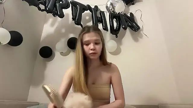 Snapshot of CandysRose chatting on April 10, 2026, 9:19 pm CandysRose online show from April 10, 2026, 9:19 pm