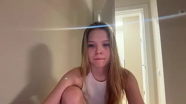 Snapshot of CandysRose chatting on April 27, 2026, 8:51 pm CandysRose online show from April 27, 2026, 8:51 pm