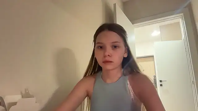 Snapshot of CandysRose chatting on May 6, 2026, 6:24 pm CandysRose online show from May 6, 2026, 6:24 pm