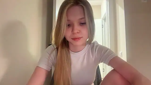 Snapshot of CandysRose chatting on May 19, 2026, 6:36 pm CandysRose online show from May 19, 2026, 6:36 pm