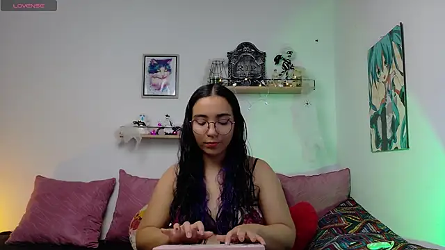 LucyDerby online show from October 28, 2025, 9:06 pm