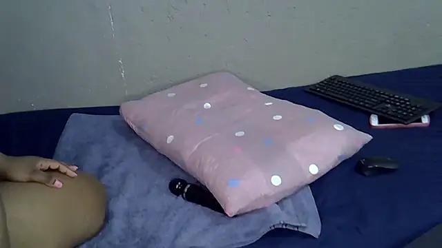 Bellabootie online show from January 17, 2026, 1:43 am