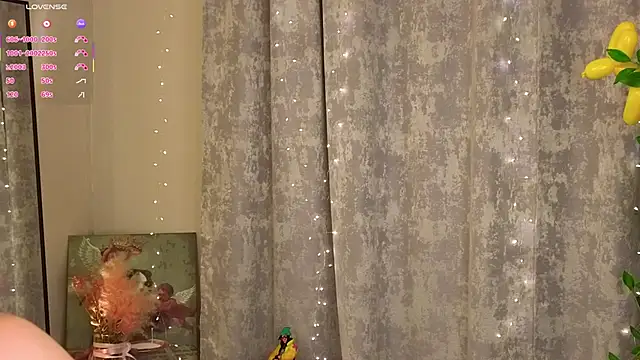 LunaraRada online show from February 1, 2026, 6:06 pm