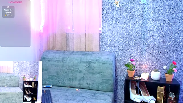 Snapshot of Sally_Ricci chatting on October 3, 2025, 11:40 am Sally Ricci online show from October 3, 2025, 11:40 am