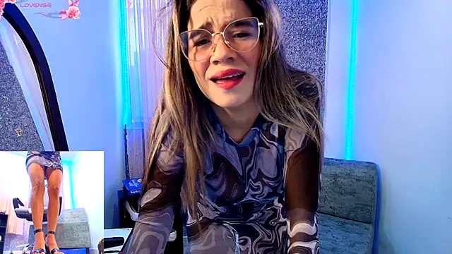 Snapshot of Sally_Ricci chatting on November 28, 2025, 3:25 pm Sally Ricci online show from November 28, 2025, 3:25 pm