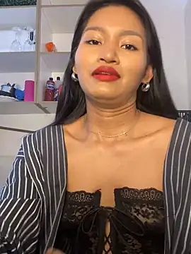 fenixzara online show from November 22, 2025, 7:35 pm