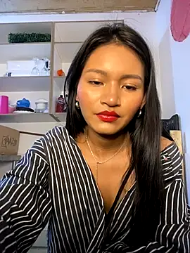 fenixzara online show from November 24, 2025, 6:40 pm