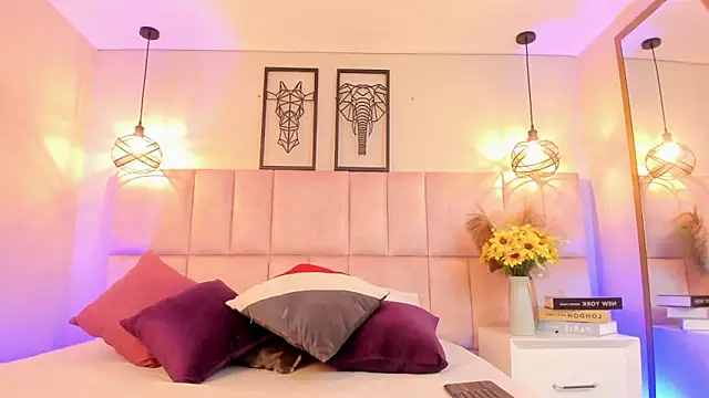 Charlotte hall  online show from November 15, 2025, 4:43 am