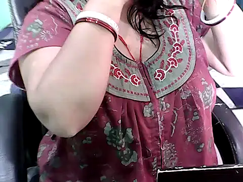 BABITA KUMARII online show from March 4, 2026, 5:52 pm