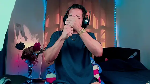 LucasGaeel online show from October 16, 2025, 8:10 pm