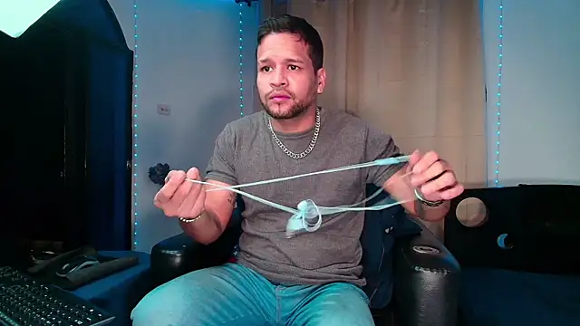 LucasGaeel online show from February 17, 2026, 12:45 pm