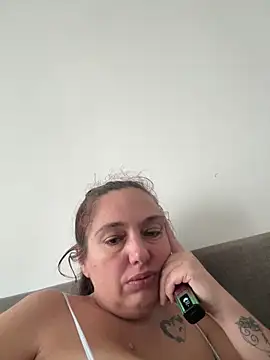 Eleanorxx online show from October 16, 2025, 9:10 am