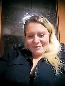 Snapshot of Fiona696 chatting on October 1, 2025, 3:40 pm Fiona696 online show from October 1, 2025, 3:40 pm