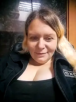 Snapshot of Fiona696 chatting on October 5, 2025, 5:50 am Fiona696 online show from October 5, 2025, 5:50 am