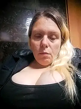 Snapshot of Fiona696 chatting on October 5, 2025, 8:07 pm Fiona696 online show from October 5, 2025, 8:07 pm