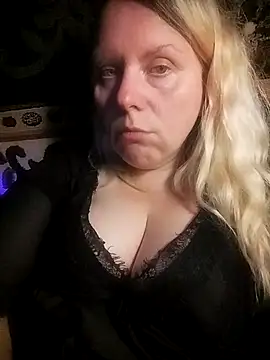 Snapshot of Fiona696 chatting on October 8, 2025, 4:37 pm Fiona696 online show from October 8, 2025, 4:37 pm