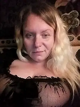 Snapshot of Fiona696 chatting on October 11, 2025, 9:57 pm Fiona696 online show from October 11, 2025, 9:57 pm