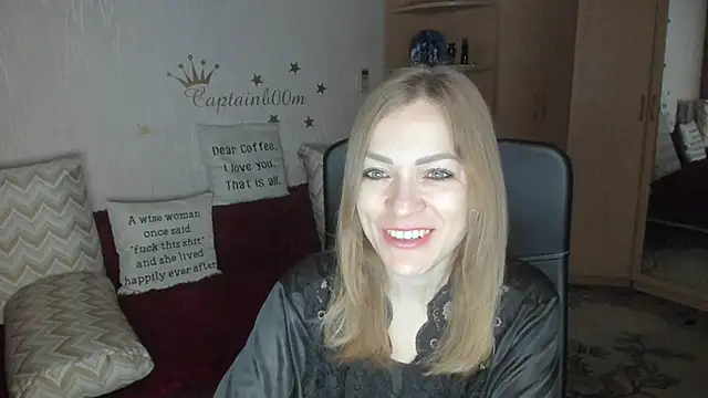 Tiffany Bates online show from October 13, 2025, 3:28 am