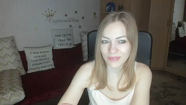 Tiffany Bates online show from November 23, 2025, 3:28 am