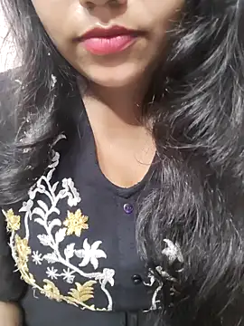 Miss Rose   online show from October 19, 2025, 5:35 pm