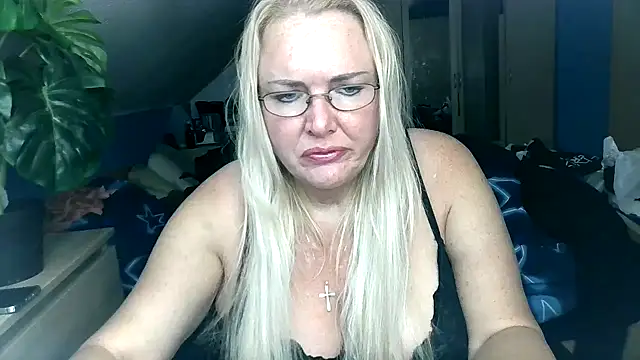 Sandy-Summer online show from October 20, 2025, 3:01 pm