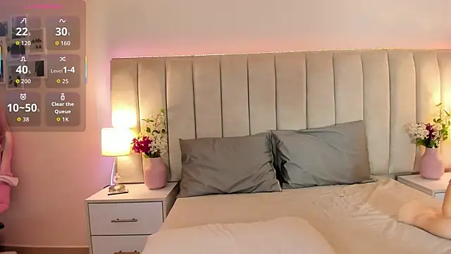 EllaaThorne online show from November 13, 2025, 8:08 pm