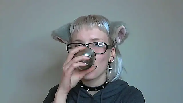 Snapshot of Paradoxy_ chatting on October 24, 2025, 8:38 pm Paradoxy online show from October 24, 2025, 8:38 pm