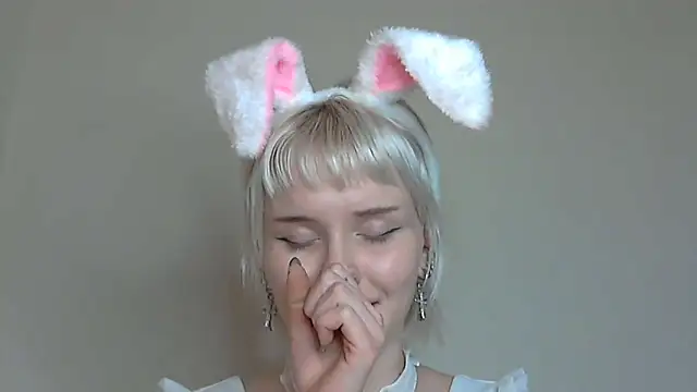 Snapshot of Paradoxy_ chatting on October 28, 2025, 7:16 pm Paradoxy online show from October 28, 2025, 7:16 pm