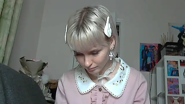 Snapshot of Paradoxy_ chatting on December 1, 2025, 8:47 pm Paradoxy online show from December 1, 2025, 8:47 pm